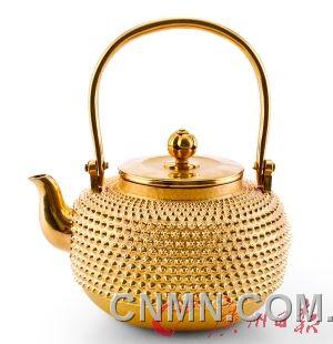 霰形純金壺。