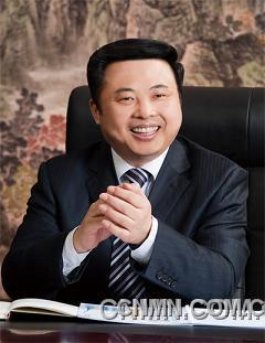 天能集團董事局主席張?zhí)烊? /></p>
<p><br />　　全國人大代表、天能集團董事局主席張?zhí)烊螌π履茉串a業(yè)的關注度非常大，在為今年“兩會”準備的9條議案及建議中，就有5條涉及加快建設廢舊電池回收體系、盡快出臺電動自行車國家新標準、推動低速短程電動汽車發(fā)展、暫緩征收鉛蓄電池消費稅等新能源相關問題。<br />　<strong>　一、及時清理涉企過時政策規(guī)章<br /></strong>　　“企業(yè)發(fā)展離不開政策法規(guī)，改革開放30多年，各級政府部門出臺了大量政策、規(guī)章、文件，一些政策、規(guī)章、文件已經完成使命，退出了歷史舞臺，但也有不少因為種種原因，存留了下來。”張?zhí)烊谓榻B說。<br />　　客觀上看，這些存留下來的政策、法規(guī)、文件，它們在當時的社會條件下起到一定的作用，不過隨著時間的推移與社會的發(fā)展，有的相互抵制，有的干脆成了阻礙生產力發(fā)展的“籬笆”，少數(shù)不積極或不作為的部門，甚至會拿著這些“籬笆”圈自己的利益、向企業(yè)提無理要求。這在很大程度上傷害了企業(yè)的積極性與主動性，給企業(yè)發(fā)展帶來很大阻礙。<br />　　為進一步優(yōu)化我國企業(yè)經濟發(fā)展的法制環(huán)境，促進企業(yè)轉型升級，張?zhí)烊谓ㄗh國務院有關部門牽頭，組織各級政府有關部門在全國范圍內對涉及企業(yè)生產經營的一系列政策、法規(guī)、文件做一次系統(tǒng)的梳理，重點清理和修改不符合市場經濟發(fā)展要求、不利于企業(yè)轉型升級的有關文件，要將清理工作與全面清理涉及向企業(yè)收費、攤派的規(guī)定結合起來，從制度上、源頭上切實解決企業(yè)負擔過重的問題。<br />　　建議對以下列情形之一的，應當予以修改：1.部分內容與上位法不一致或者相抵觸的;2.國家政策重大調整，政府規(guī)章、規(guī)范性文件的部分內容與之不適應的;3.部分內容明顯不適應經濟社會發(fā)展需要的;4.部分內容的程序、可操作性不強，需要予以細化和完善的;5.政府規(guī)章、規(guī)范性文件之間對同一事項的規(guī)定不一致的;6.其他原因需要予以修改的。<br />　　有下列情形之一的，應當予以廢止：1.主要內容與上位法或者國家政策相抵觸的;2.依據(jù)的法律、法規(guī)已廢止或者宣布失效的;3.主要內容已被新制定或者修訂后的法律、法規(guī)、規(guī)章涵蓋的;4.主要內容已被新制定的政府規(guī)章、規(guī)范性文件替代的;5.主要內容已不適應經濟社會發(fā)展需要的。<br />　　<strong>二、加大低速短程電動汽車推動力度<br /></strong>　　“市場上運行的電動汽車有高速車和低速車兩類，目前低速短程電動汽車銷量遠遠大于高速電動汽車，贏得了廣泛的市場。”張?zhí)烊握f，高速電動汽車與低速短程電動汽車相比較，其性價比不具備競爭優(yōu)勢。在節(jié)能減排和生態(tài)文明建設的推動下，我國正大力發(fā)展綠色交通，加快建立以低碳為特征的交通運輸體系，他建議國家相關部門出臺相關政策，進一步推動低速短程電動汽車發(fā)展。<br />　　“一要制定電動汽車技術標準，促進低速短程電動汽車發(fā)展。二要明晰發(fā)展政策，鼓勵技術創(chuàng)新。三要合理布局產業(yè)發(fā)展，規(guī)劃配套設施建設。四要出臺管理辦法，解決車輛上路問題。五要完善服務體系，確保電池回收。”張?zhí)烊谓ㄗh。</p>
<p> </p>
 <p style='text-align:center'>[1]<a href='ShowNews1.aspx?id=263719&page=2' target='_self'><b>[2]</b></a> <a href='ShowNews1.aspx?id=263719&page=3' target='_self'><b>[3]</b></a> <a href='ShowNews1.aspx?id=263719&page=2' target='_self'>下一頁</a></p></div>
                    <p class=