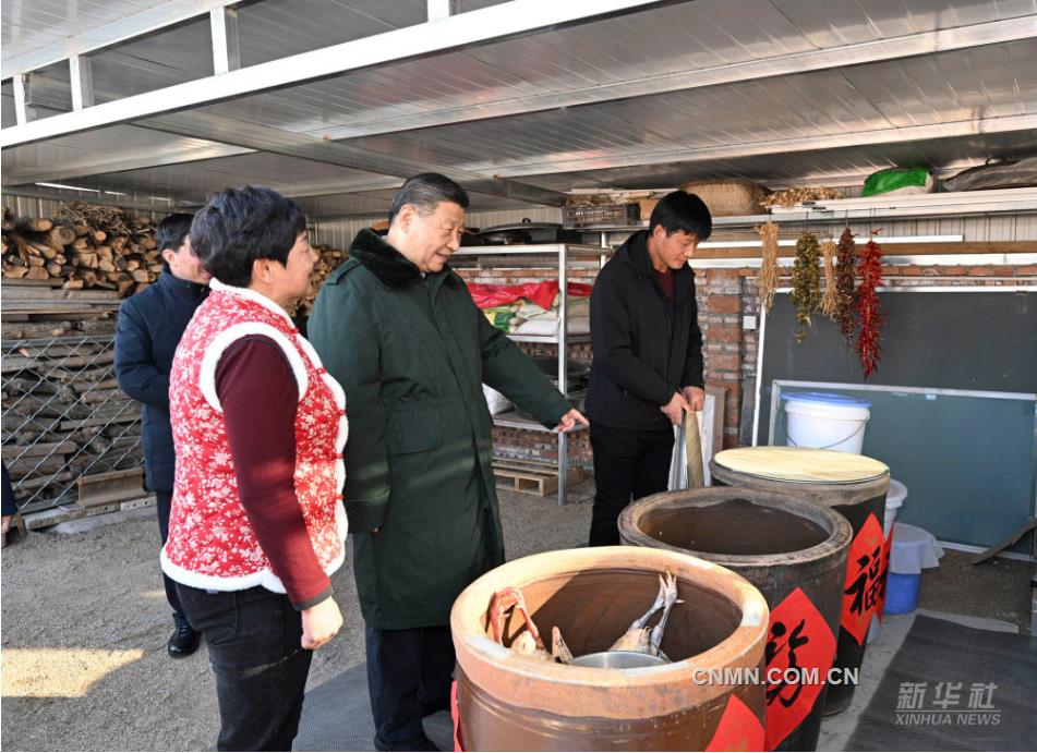 習(xí)近平在遼寧葫蘆島市看望慰問(wèn)受災(zāi)群眾