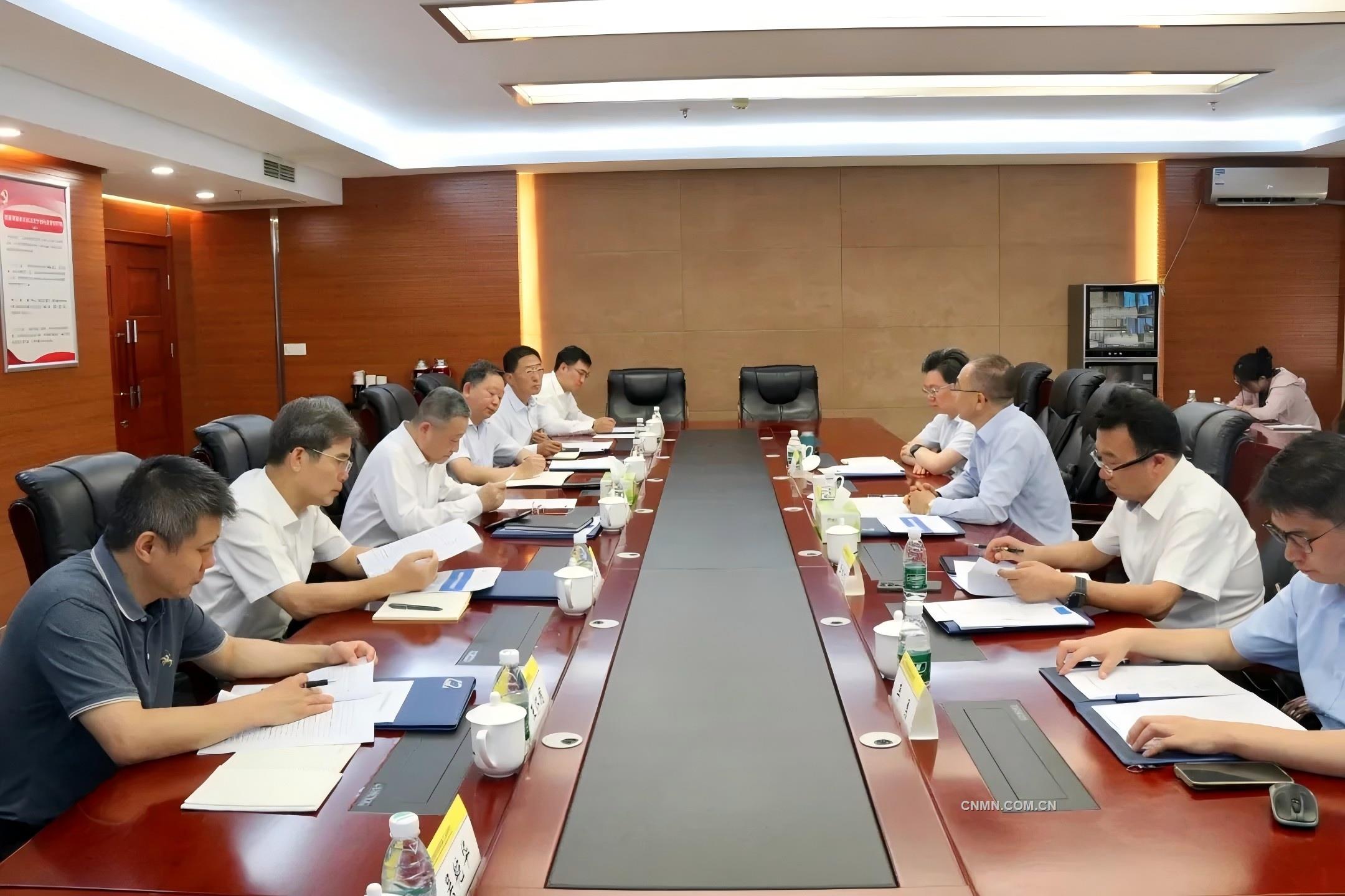 葛紅林會(huì)見中國鹽湖集團(tuán)黨委書記、董事長薛飛一行
